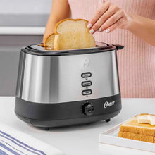 Cargar imagen en el visor de la galería, Tostadora Oster® de 2 Rebanadas en Acero Inoxidable (TSSTTR500-013)