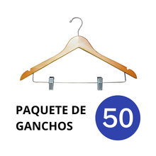 Cargar imagen en el visor de la galería, Ganchos Hoteleros de Madera para Ropa Color Natural