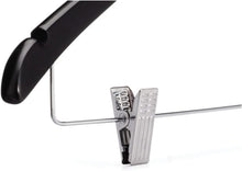 Cargar imagen en el visor de la galería, Ganchos para Ropa de Madera Color Negro Con Pinzas. Paquete con 10 Ganchos.