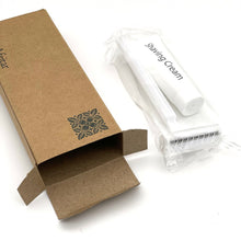 Cargar imagen en el visor de la galería, 100 Kits de afeitar desechable con crema de afeitar. Regina Spa Theraphy
