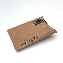 Cargar imagen en el visor de la galería, 100 Kits de costura individual de emergencia con agujas, hilos, botón, pin de seguridad para Hoteles, Airbnb y Kit de Viaje