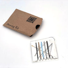 Cargar imagen en el visor de la galería, 100 Kits de costura individual de emergencia con agujas, hilos, botón, pin de seguridad para Hoteles, Airbnb y Kit de Viaje