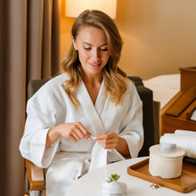 Cargar imagen en el visor de la galería, 100 Kits de costura individual de emergencia con agujas, hilos, botón, pin de seguridad para Hoteles, Airbnb y Kit de Viaje