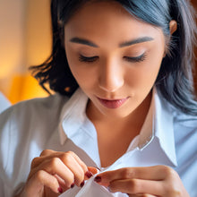 Cargar imagen en el visor de la galería, 100 Kits de costura individual de emergencia con agujas, hilos, botón, pin de seguridad para Hoteles, Airbnb y Kit de Viaje