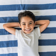 Cargar imagen en el visor de la galería, Toalla de Alberca Listada Azul Con Blanco 100% Algodón, 200 x 100 cm, 8 piezas