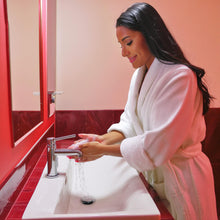 Cargar imagen en el visor de la galería, Regina Spa Therapy Jabón para Manos Hotelero Hecho a Base de Esencia de Moras y Vainilla. 5 Litros Refil