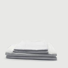 Cargar imagen en el visor de la galería, Juego de Sábanas Hoteleras Blancas Lisas QS, 250 Hilos, 40% Poliéster / 60% Algodón.