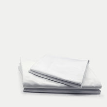 Cargar imagen en el visor de la galería, Juego de Sábanas Hoteleras Blancas Lisas QS, 250 Hilos, 40% Poliéster / 60% Algodón.