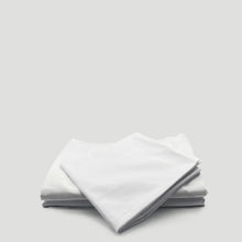Cargar imagen en el visor de la galería, Juego de Sábanas Hoteleras Blancas Lisas Individual , 250 Hilos, 40% Poliéster / 60% Algodón.
