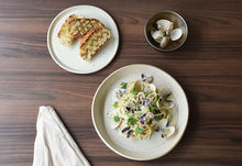 Cargar imagen en el visor de la galería, Front of the House FOH |Plato redondo Mezze de 11" color Canela (4 piezas)