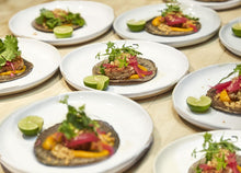 Cargar imagen en el visor de la galería, Front of the House FOH |Plato redondo Artefact® de 11" color Musgo (4 Piezas)