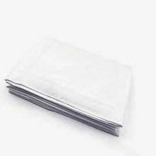 Cargar imagen en el visor de la galería, Juego de Sábanas Hoteleras Blancas Lisas Individual , 250 Hilos, 40% Poliéster / 60% Algodón.