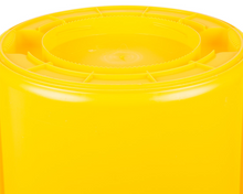 Cargar imagen en el visor de la galería, Bote Contenedor Brute Para Basura 32 Gal (121.13 Litros) Amarillo Rubbermaid