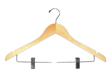 Cargar imagen en el visor de la galería, Ganchos De Madera Color Natural Con Pinzas Para Ropa 25 Pzas
