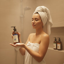 Cargar imagen en el visor de la galería, Kit de cuidado personal que incluye Shampoo con acondicionador, Gel de Baño y Crema Corporal en presentación de 250 ml cada una.
