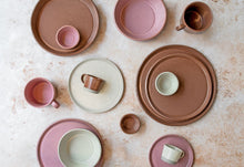 Cargar imagen en el visor de la galería, Front of the House FOH |Plato redondo Mezze de 11&quot; color Canela (4 piezas)
